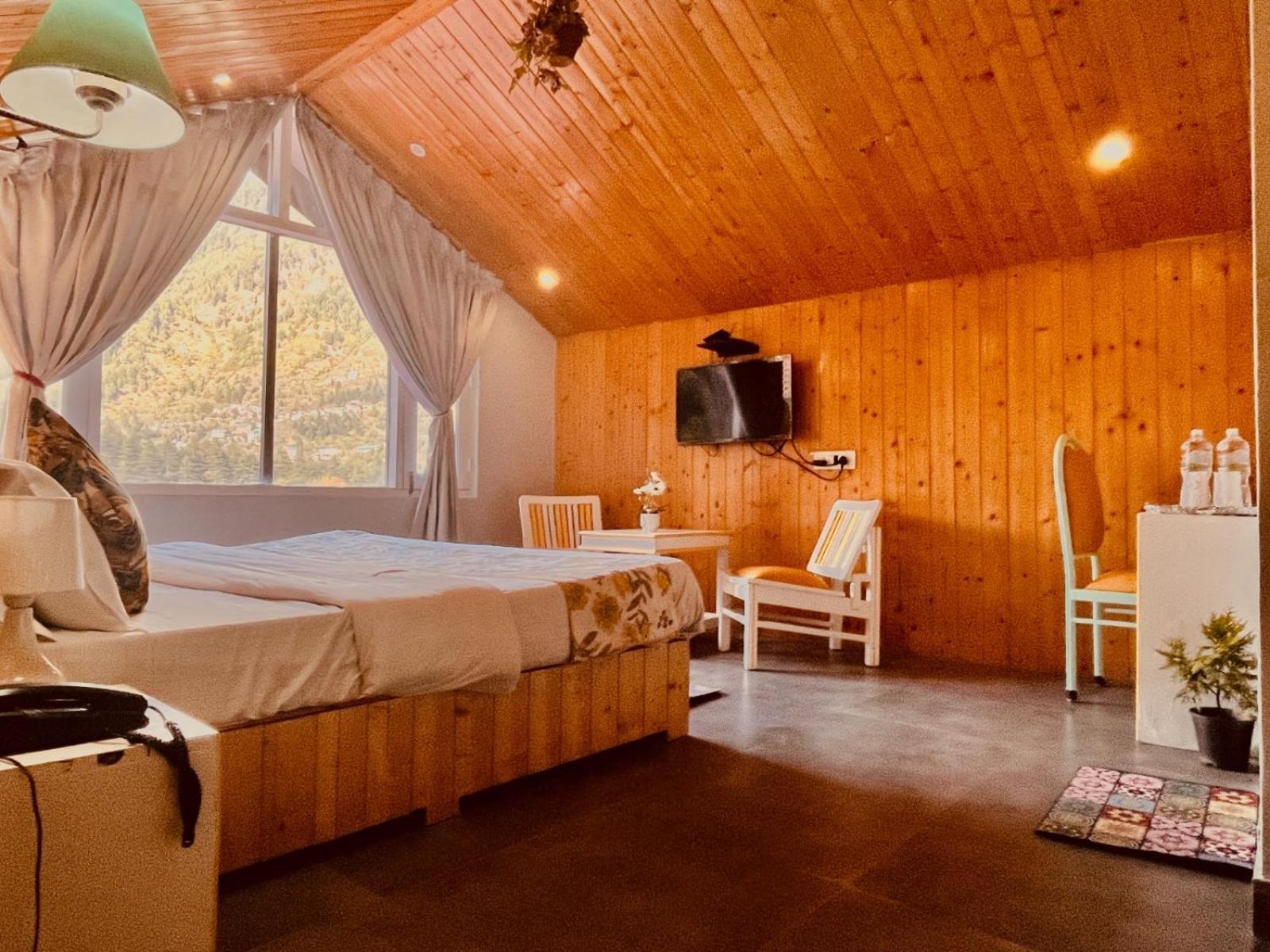 Hadimba Hill View By Hadimba Palace, Manali - Premium Room ! Family Hotel ! Parking ! Near Hadimba Temple ภายนอก รูปภาพ