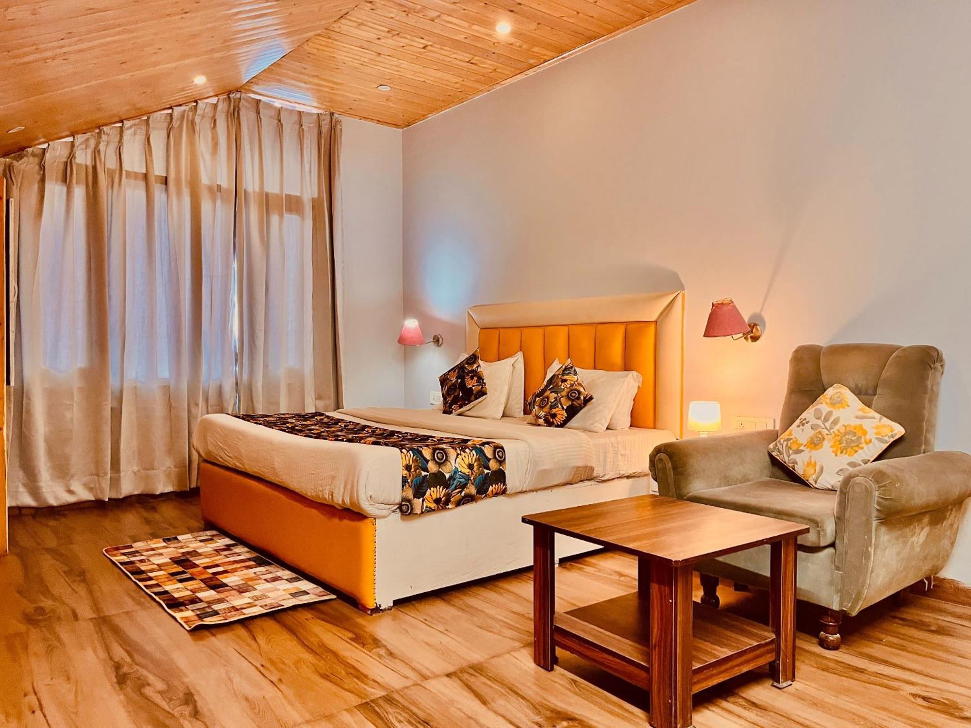 Hadimba Hill View By Hadimba Palace, Manali - Premium Room ! Family Hotel ! Parking ! Near Hadimba Temple ภายนอก รูปภาพ