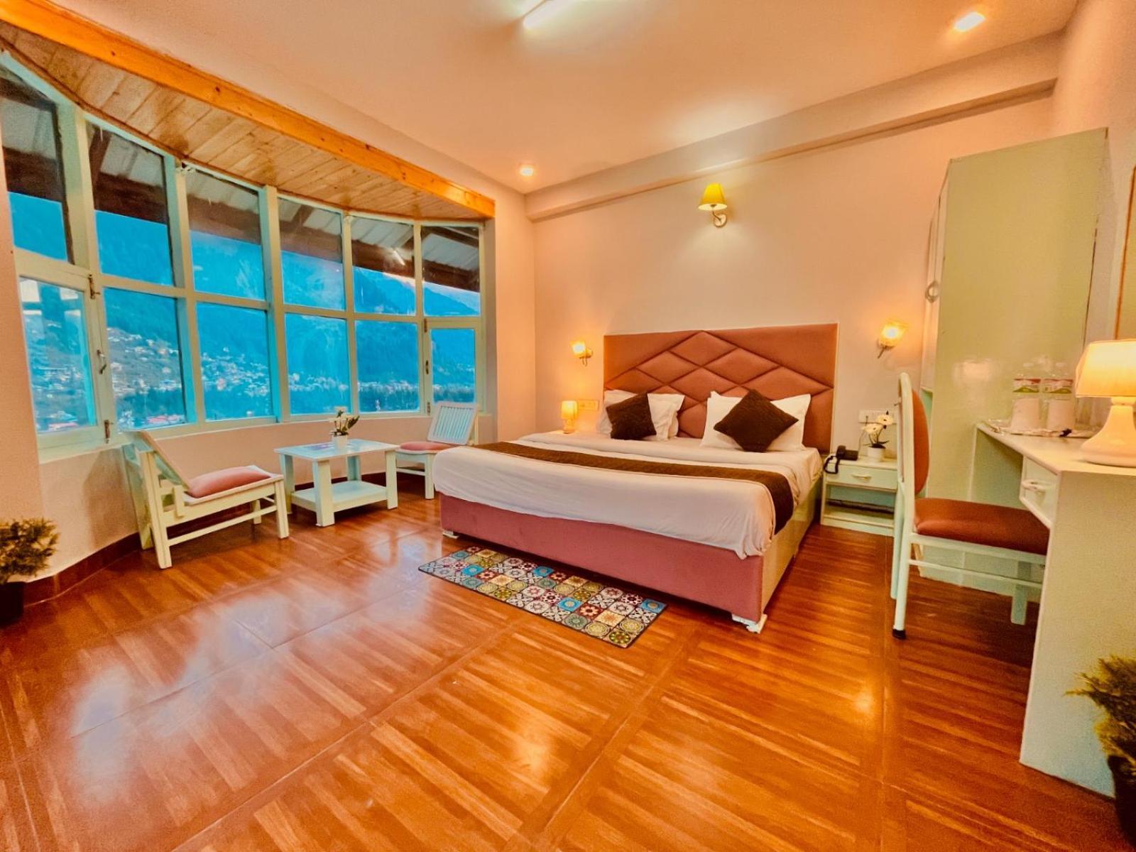 Hadimba Hill View By Hadimba Palace, Manali - Premium Room ! Family Hotel ! Parking ! Near Hadimba Temple ภายนอก รูปภาพ