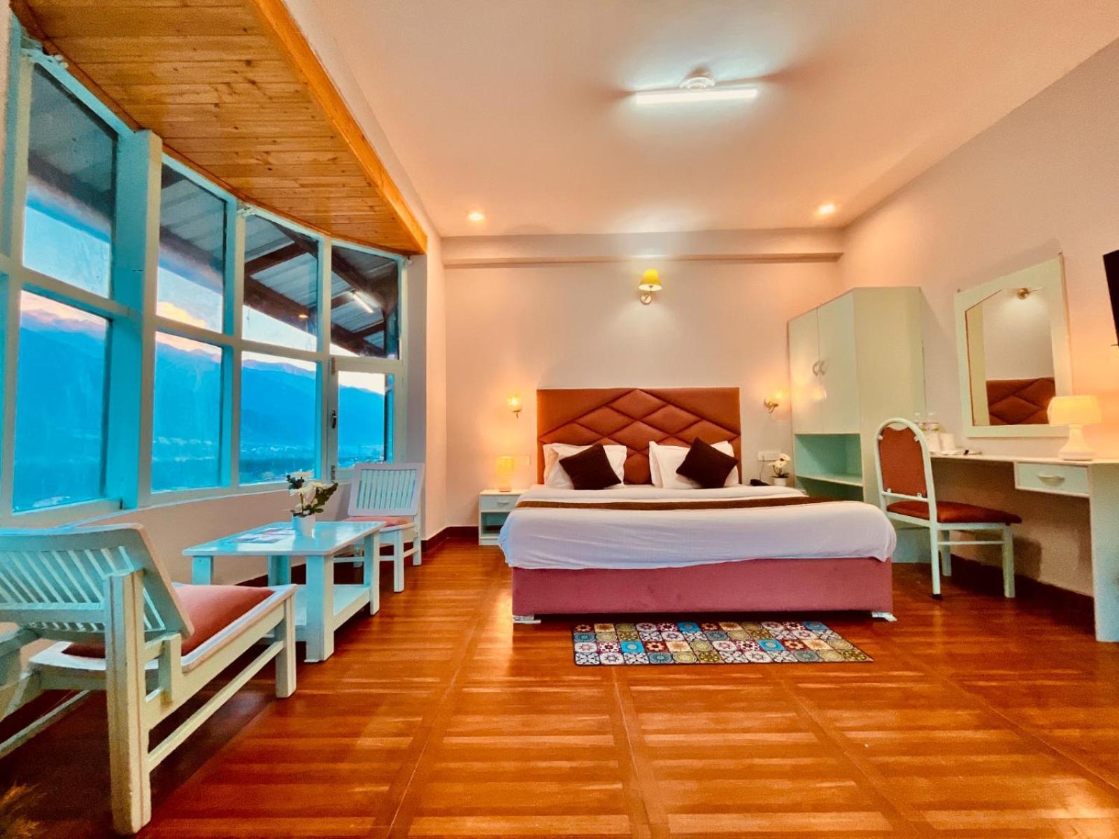 Hadimba Hill View By Hadimba Palace, Manali - Premium Room ! Family Hotel ! Parking ! Near Hadimba Temple ภายนอก รูปภาพ