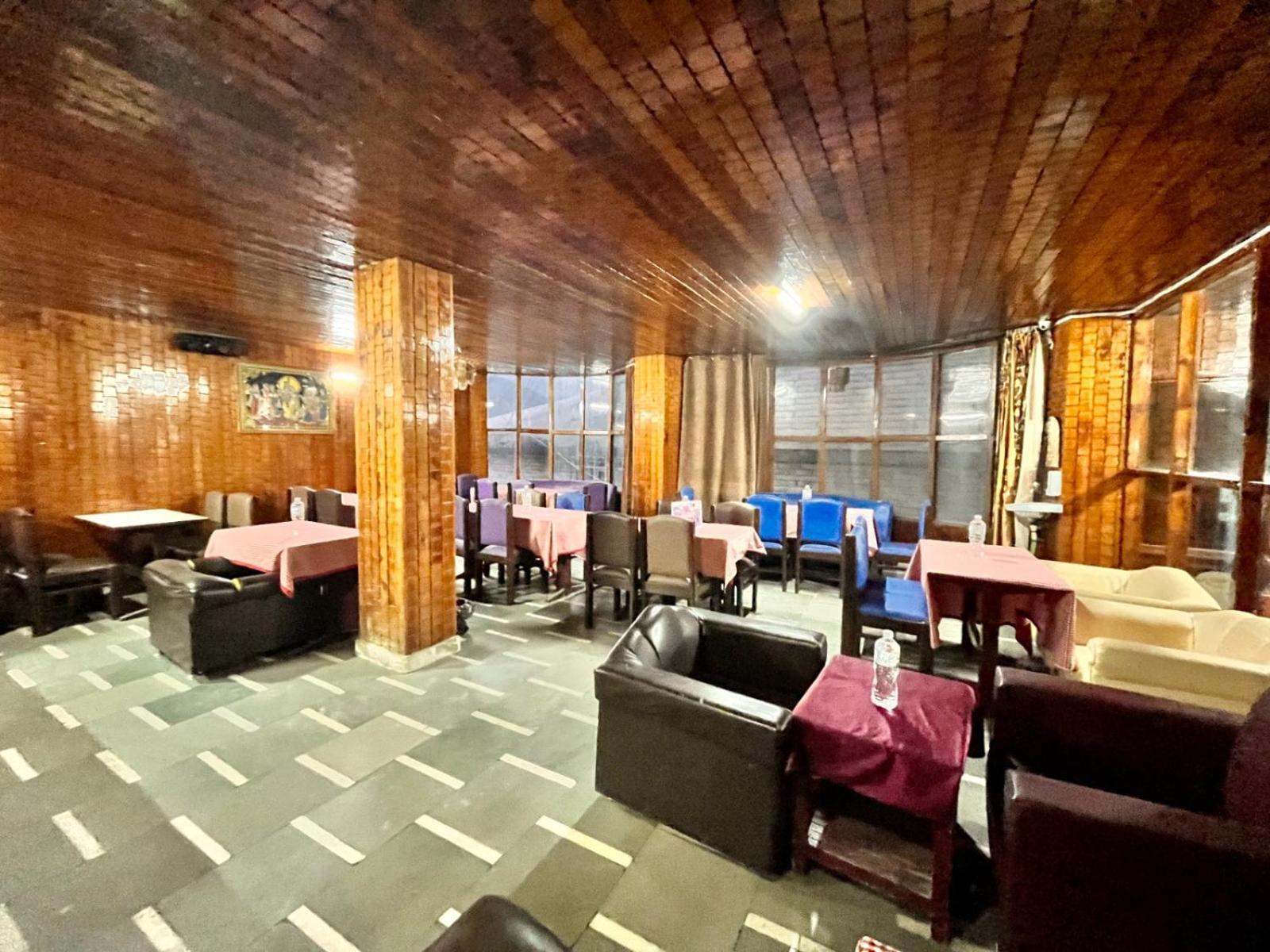 Hadimba Hill View By Hadimba Palace, Manali - Premium Room ! Family Hotel ! Parking ! Near Hadimba Temple ภายนอก รูปภาพ