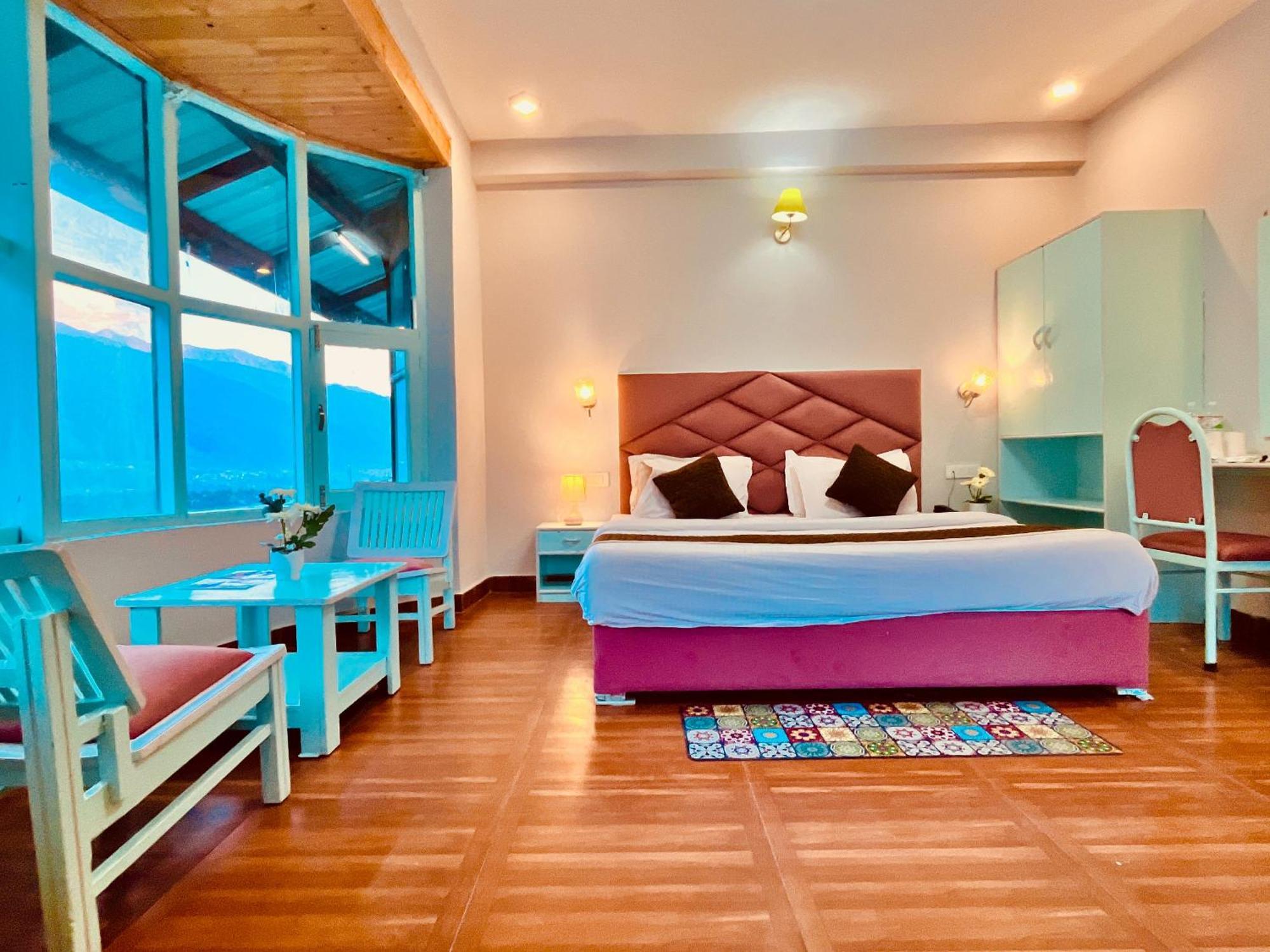 Hadimba Hill View By Hadimba Palace, Manali - Premium Room ! Family Hotel ! Parking ! Near Hadimba Temple ภายนอก รูปภาพ