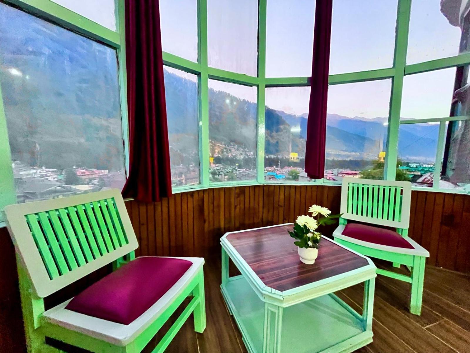 Hadimba Hill View By Hadimba Palace, Manali - Premium Room ! Family Hotel ! Parking ! Near Hadimba Temple ภายนอก รูปภาพ