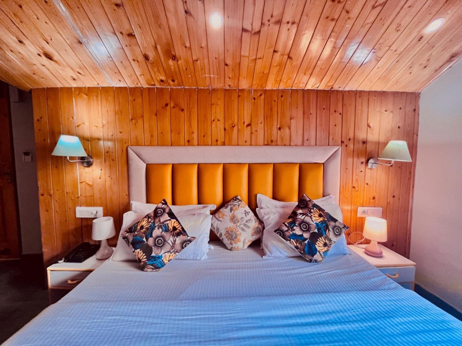 Hadimba Hill View By Hadimba Palace, Manali - Premium Room ! Family Hotel ! Parking ! Near Hadimba Temple ภายนอก รูปภาพ