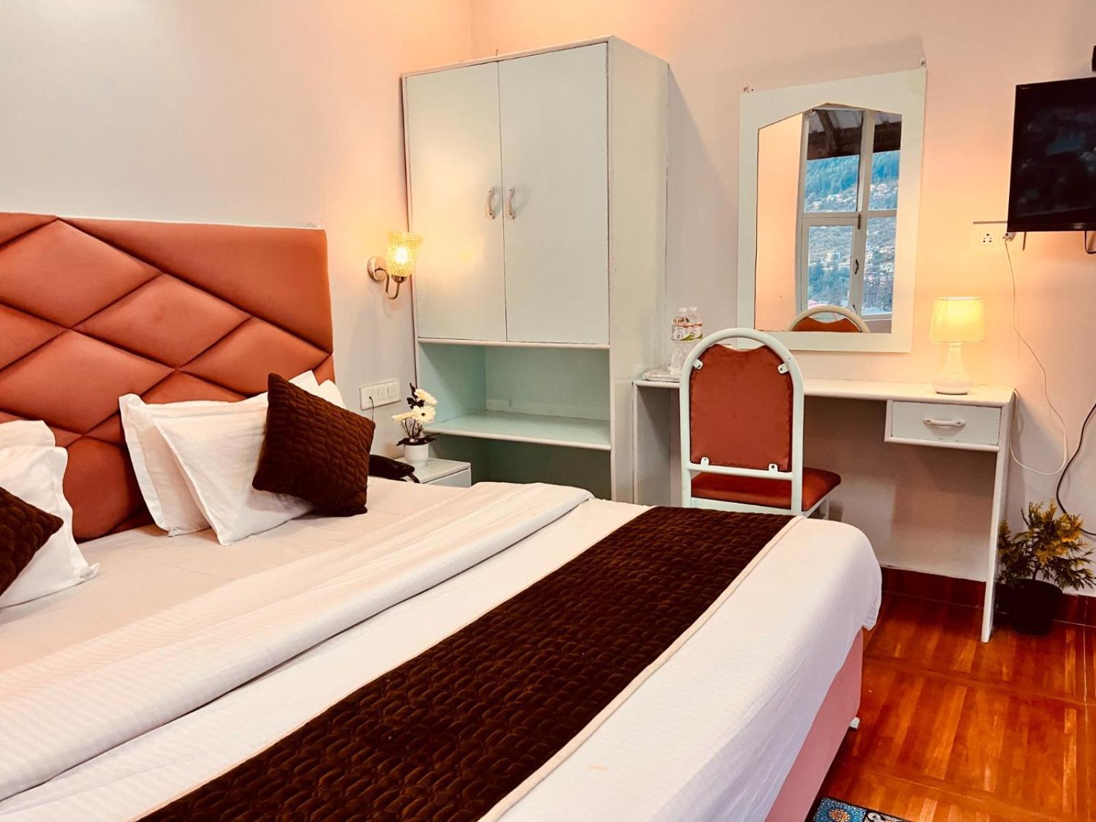 Hadimba Hill View By Hadimba Palace, Manali - Premium Room ! Family Hotel ! Parking ! Near Hadimba Temple ภายนอก รูปภาพ