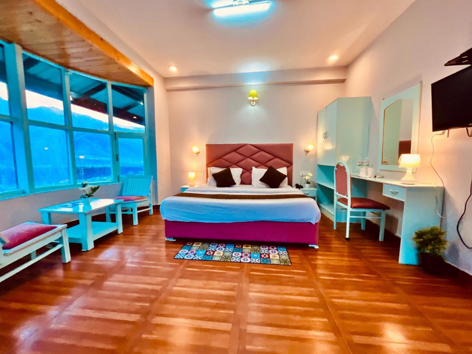 Hadimba Hill View By Hadimba Palace, Manali - Premium Room ! Family Hotel ! Parking ! Near Hadimba Temple ภายนอก รูปภาพ