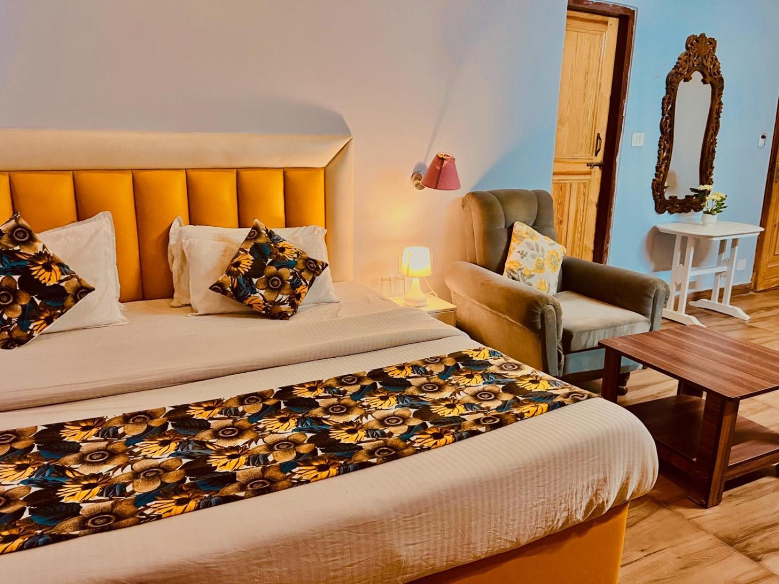 Hadimba Hill View By Hadimba Palace, Manali - Premium Room ! Family Hotel ! Parking ! Near Hadimba Temple ภายนอก รูปภาพ