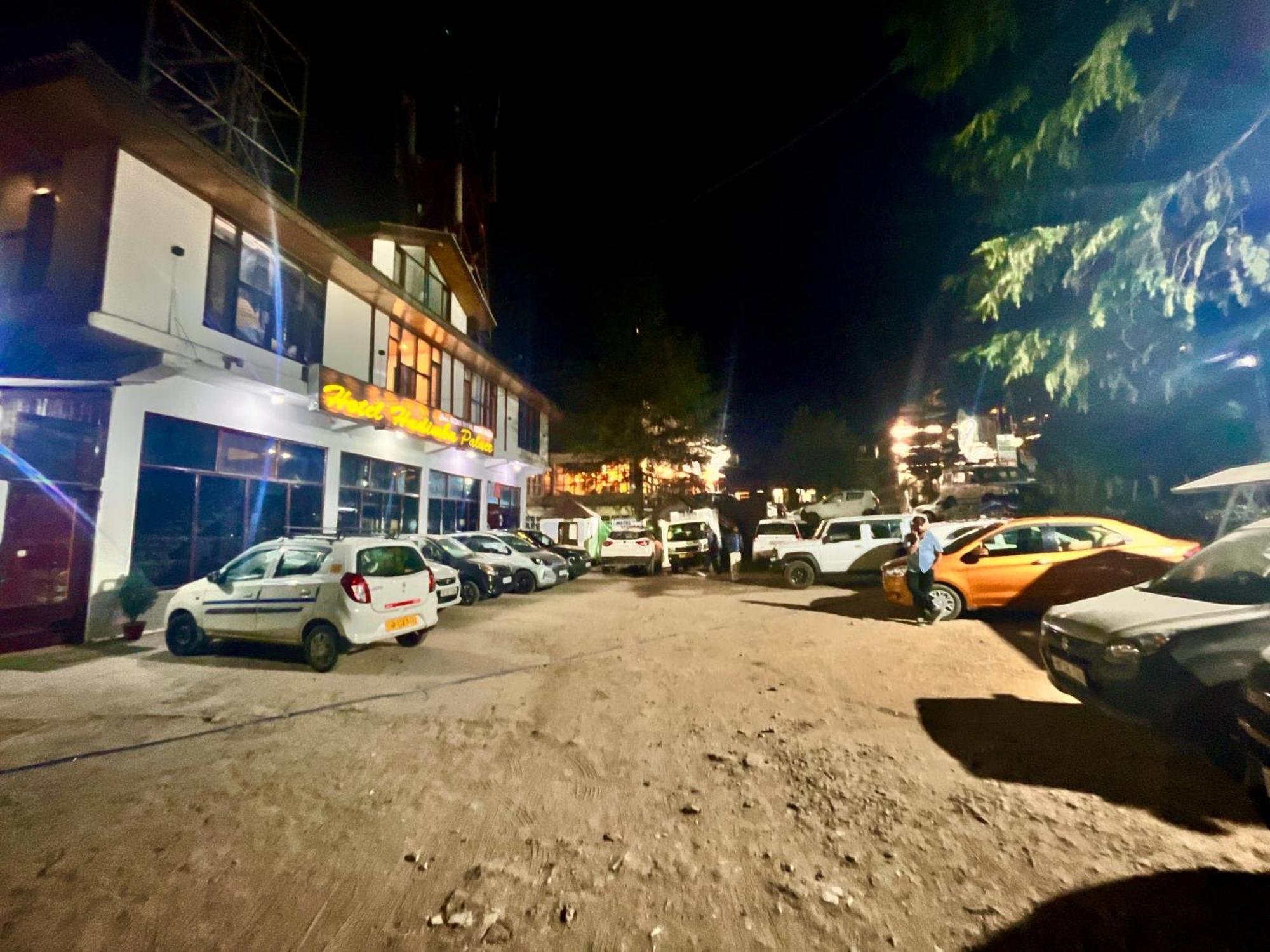 Hadimba Hill View By Hadimba Palace, Manali - Premium Room ! Family Hotel ! Parking ! Near Hadimba Temple ภายนอก รูปภาพ
