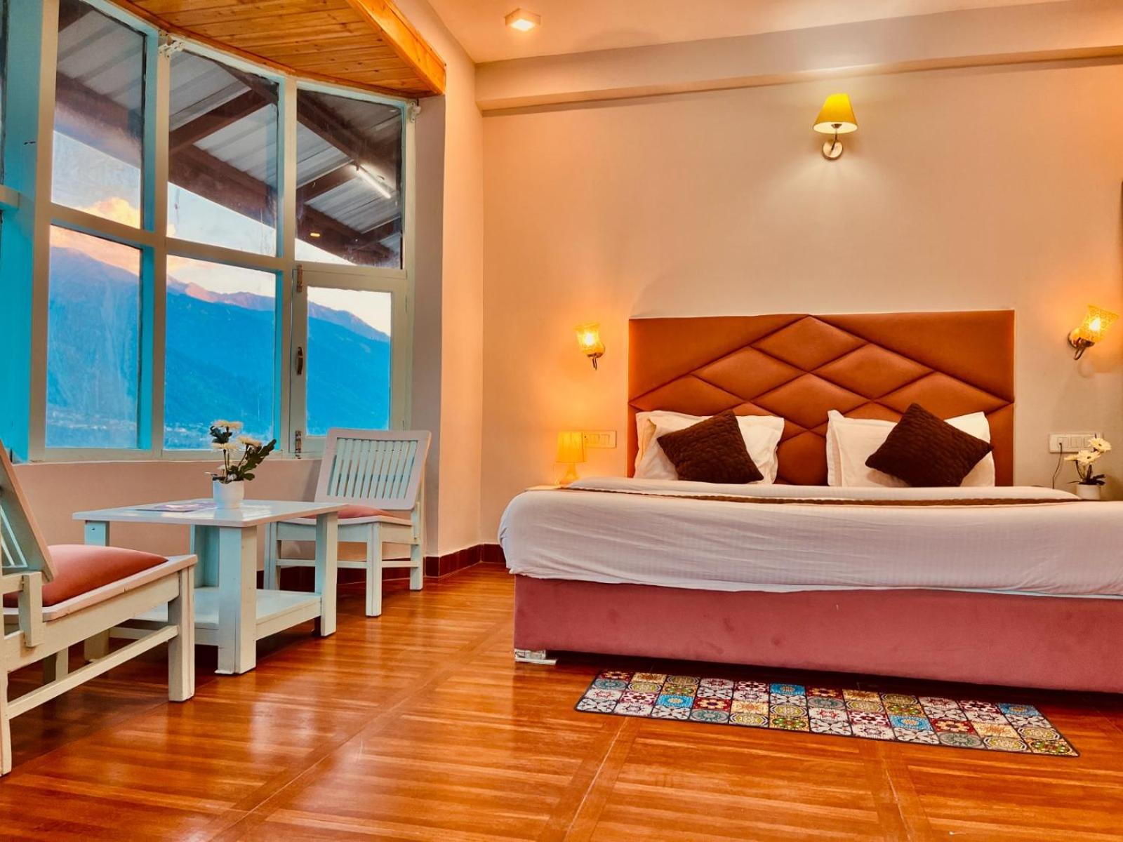 Hadimba Hill View By Hadimba Palace, Manali - Premium Room ! Family Hotel ! Parking ! Near Hadimba Temple ภายนอก รูปภาพ