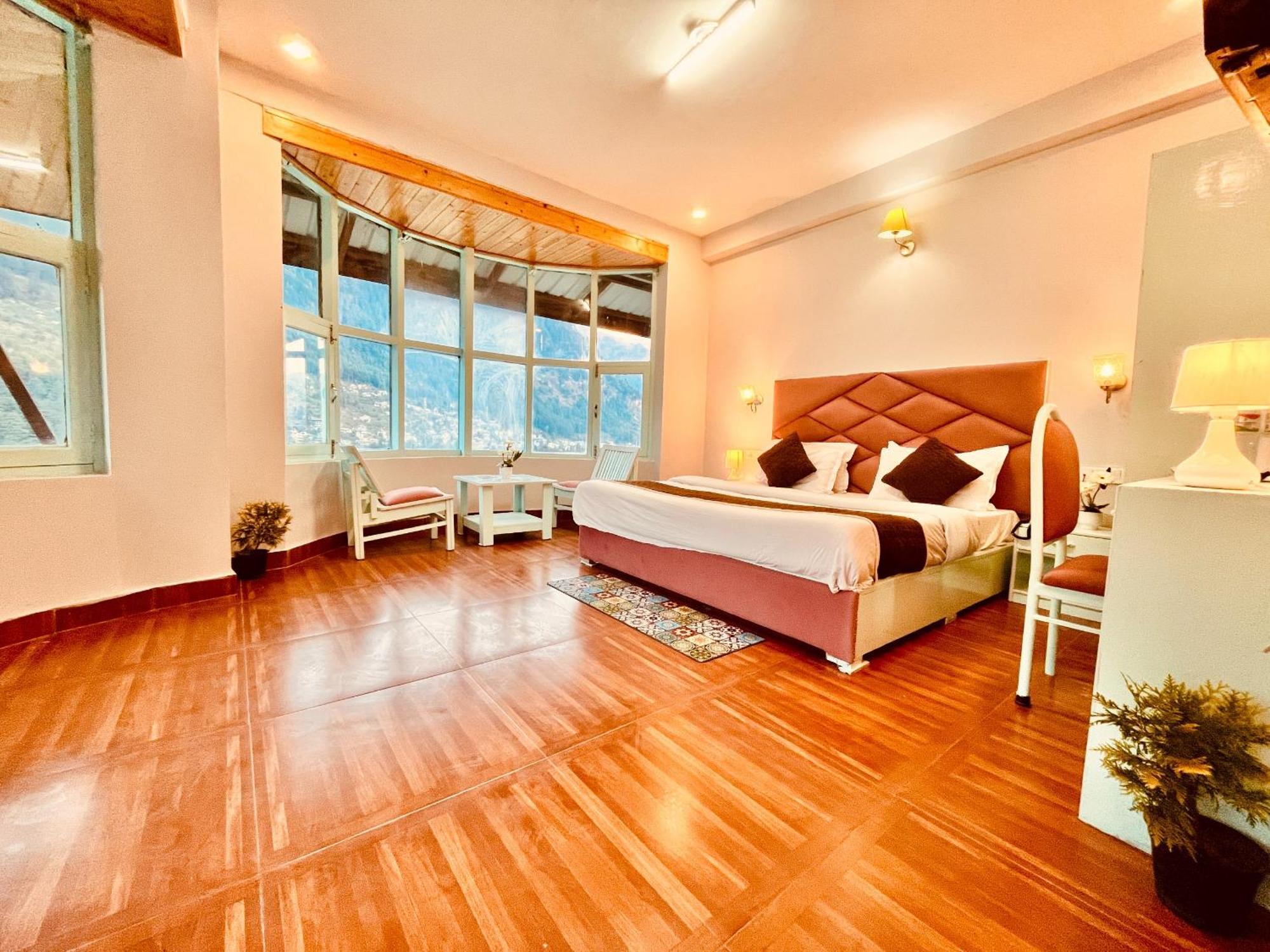 Hadimba Hill View By Hadimba Palace, Manali - Premium Room ! Family Hotel ! Parking ! Near Hadimba Temple ภายนอก รูปภาพ